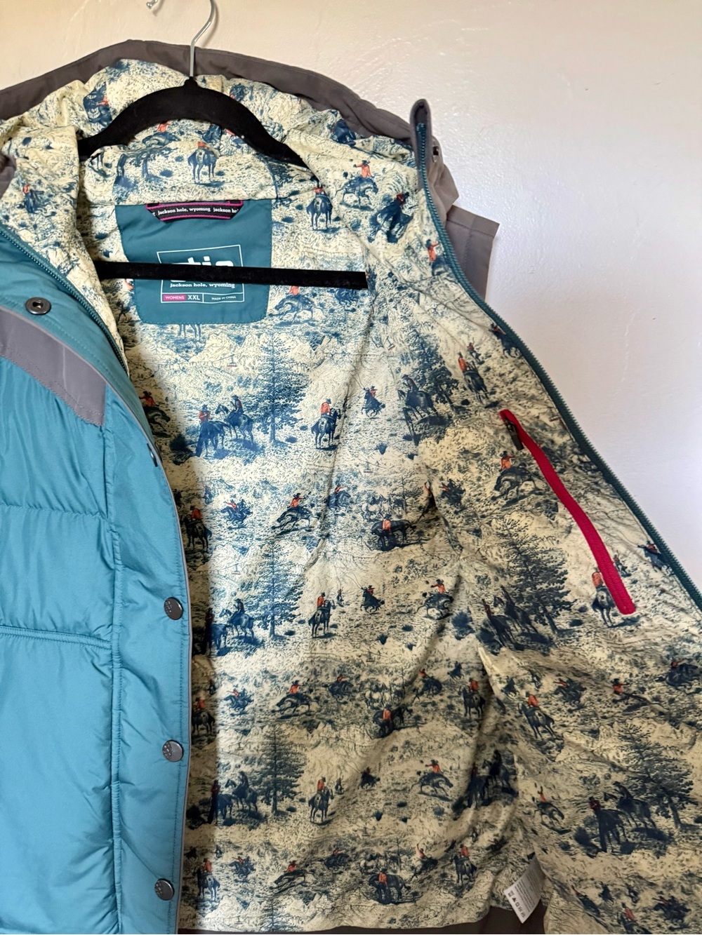 Stio W’s Woodson Down Hooded Vest - Picture 2 of 4